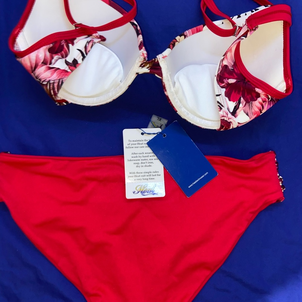 Bikini - Picture 2 of 2